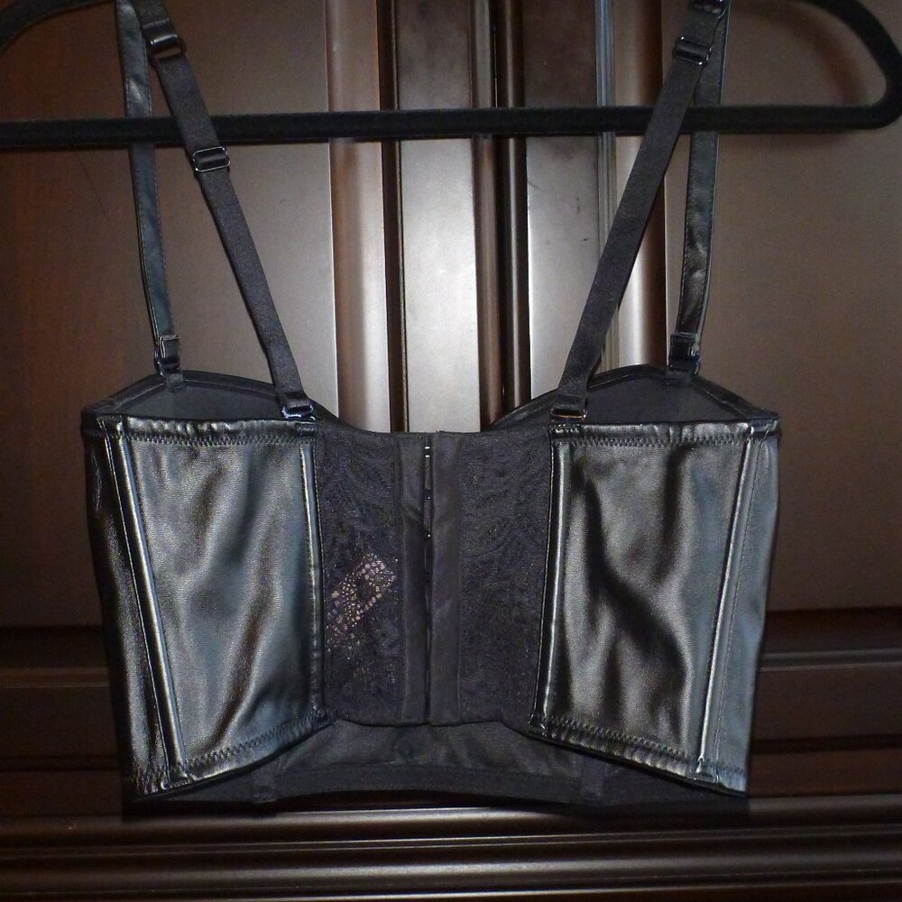 Victoria's Secret 34D Very Sexy Balconette - Picture 2 of 2